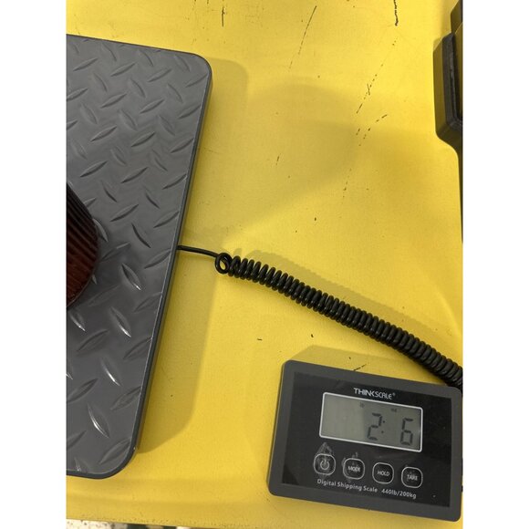 Leoben Co Amber Vanilla Candle Ribbed Glass Jar 18 Oz Vegetable Wax Blend NEW - Picture 6 of 7